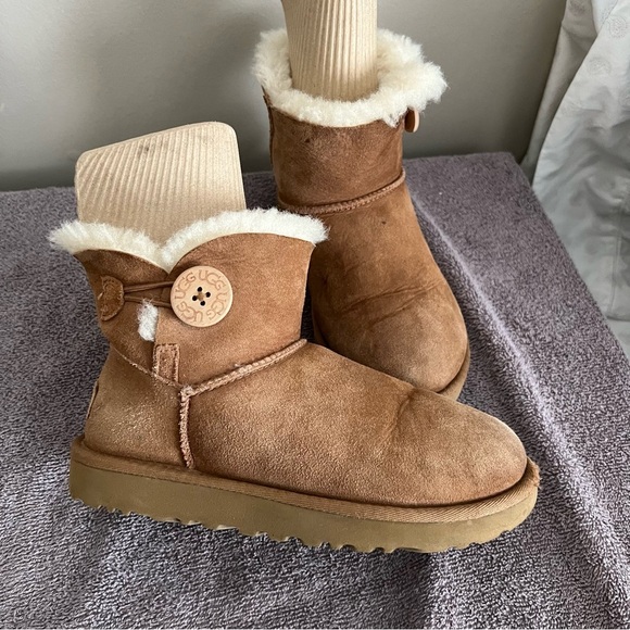 Authentic UGGmini Bailey button boot brown suede sheepskin lining warm soft